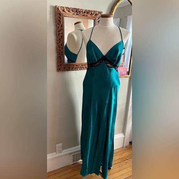 Emerald Green Open Back Slip Dress - Picture 5 of 6